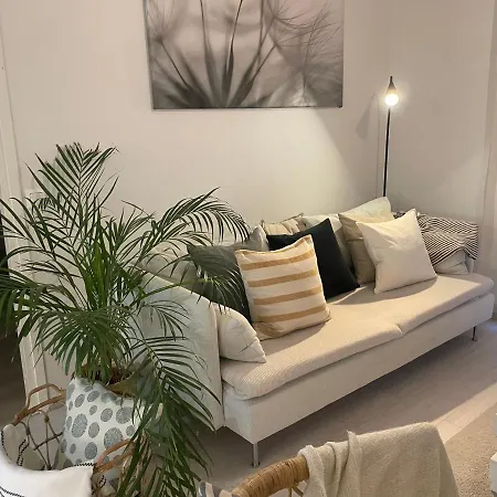 Cozy Close To The Beach *